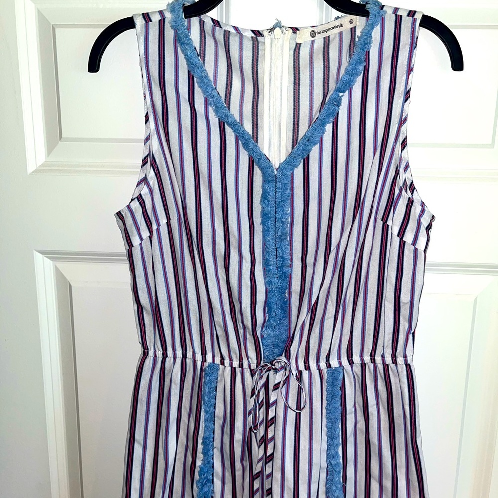 Sleeveless maxi dress with slits in the front